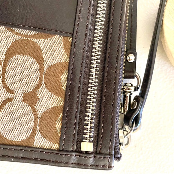 NWOT Coach Signature Accordion Zip Wristlet Wallet - Picture 7 of 10